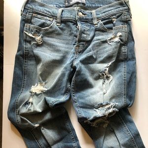 Hollister boyfriend jean button fly Waist 25 length 22 . Great condition.